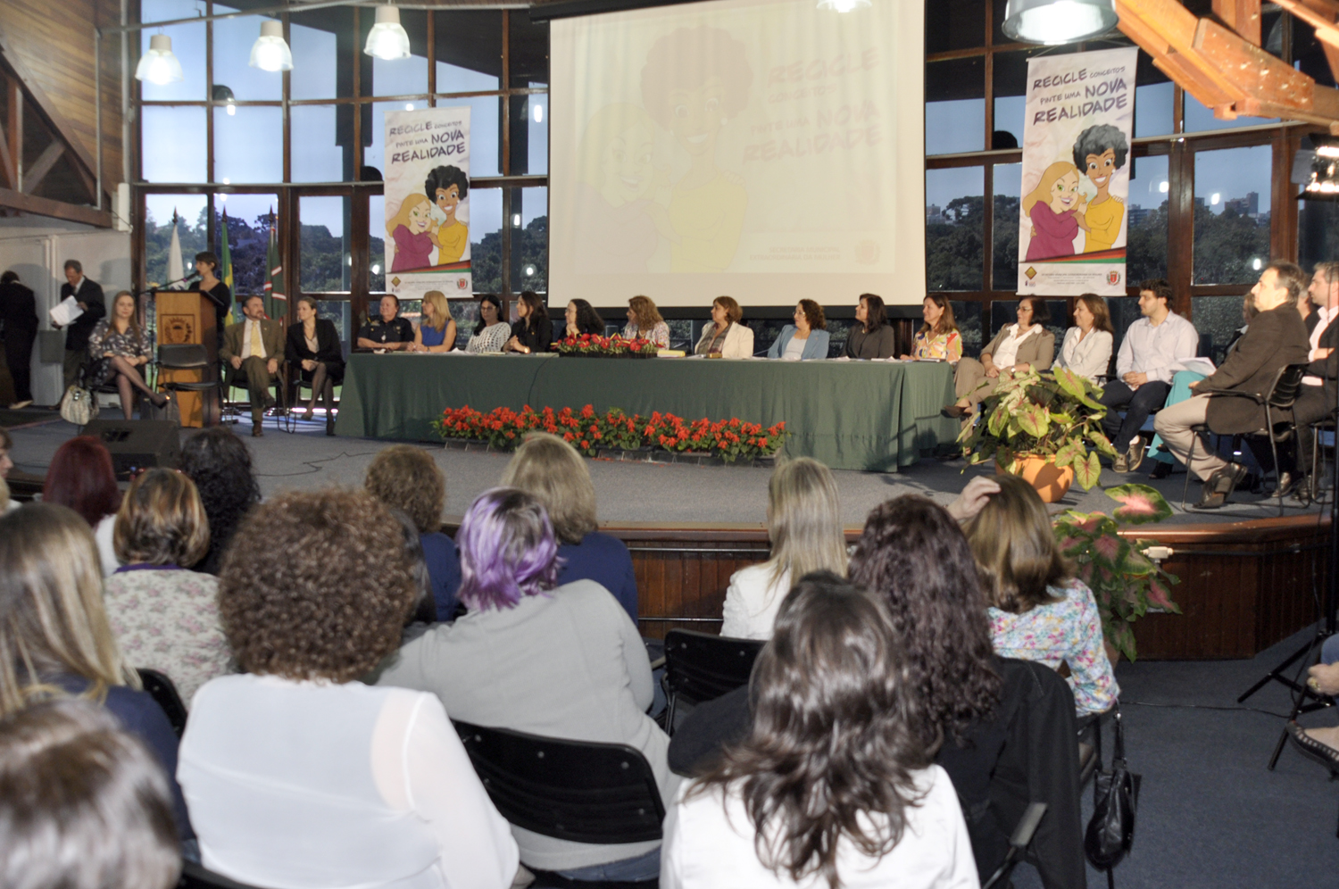 Seminário debate o enfrentamento à violência contra a mulher