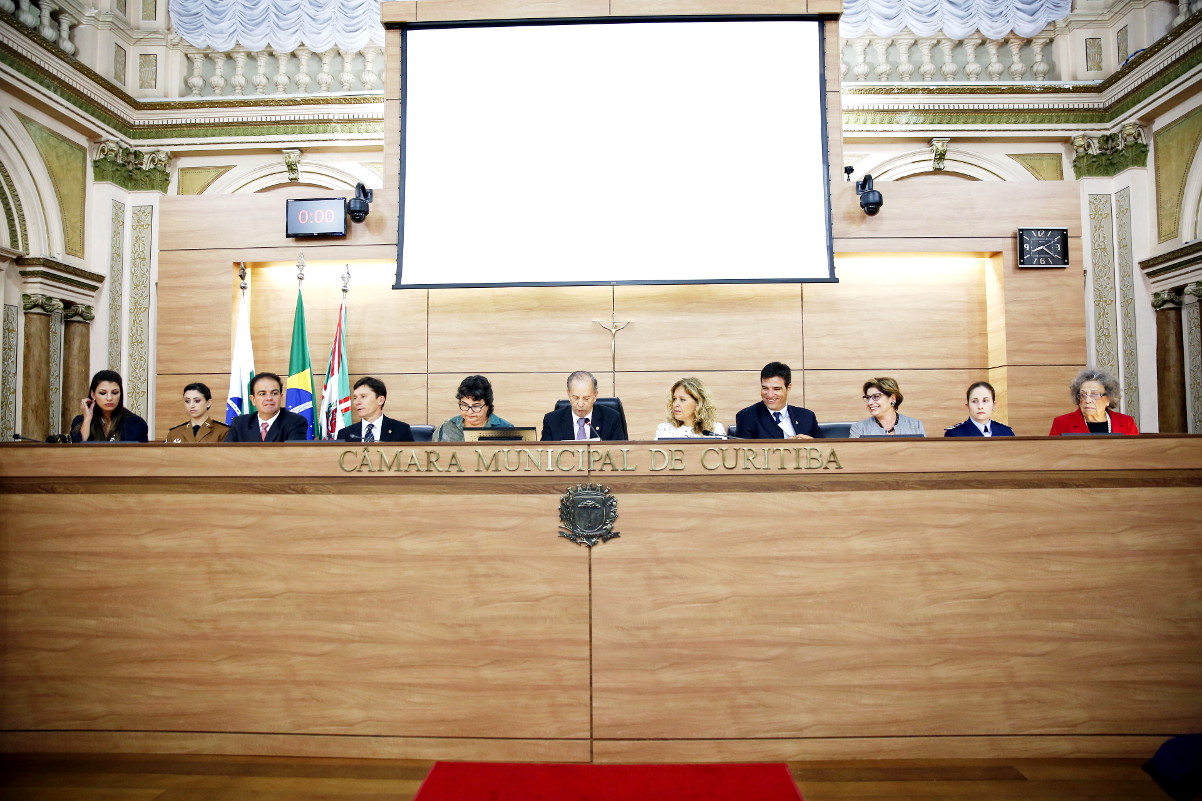 Sessão homenageia Mulheres Empreendedoras de Curitiba