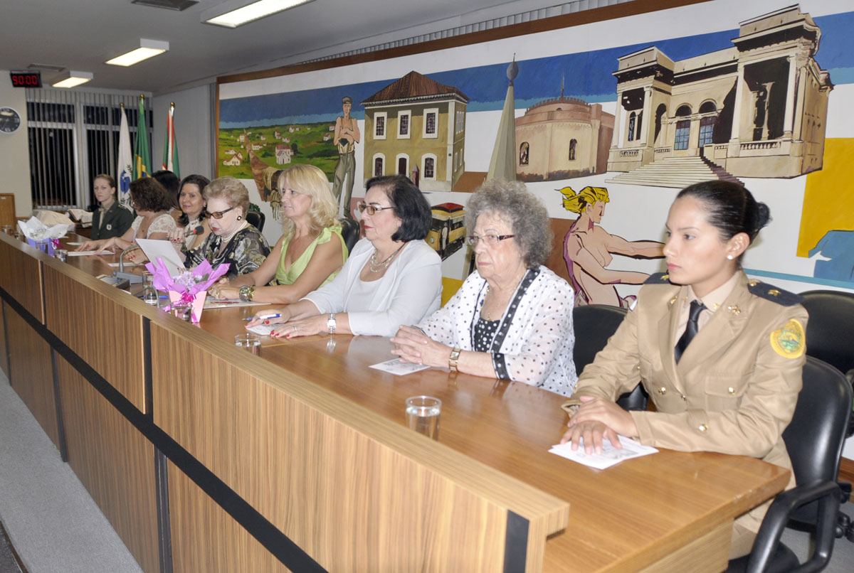 Sessão Solene marca homenagem às mulheres 