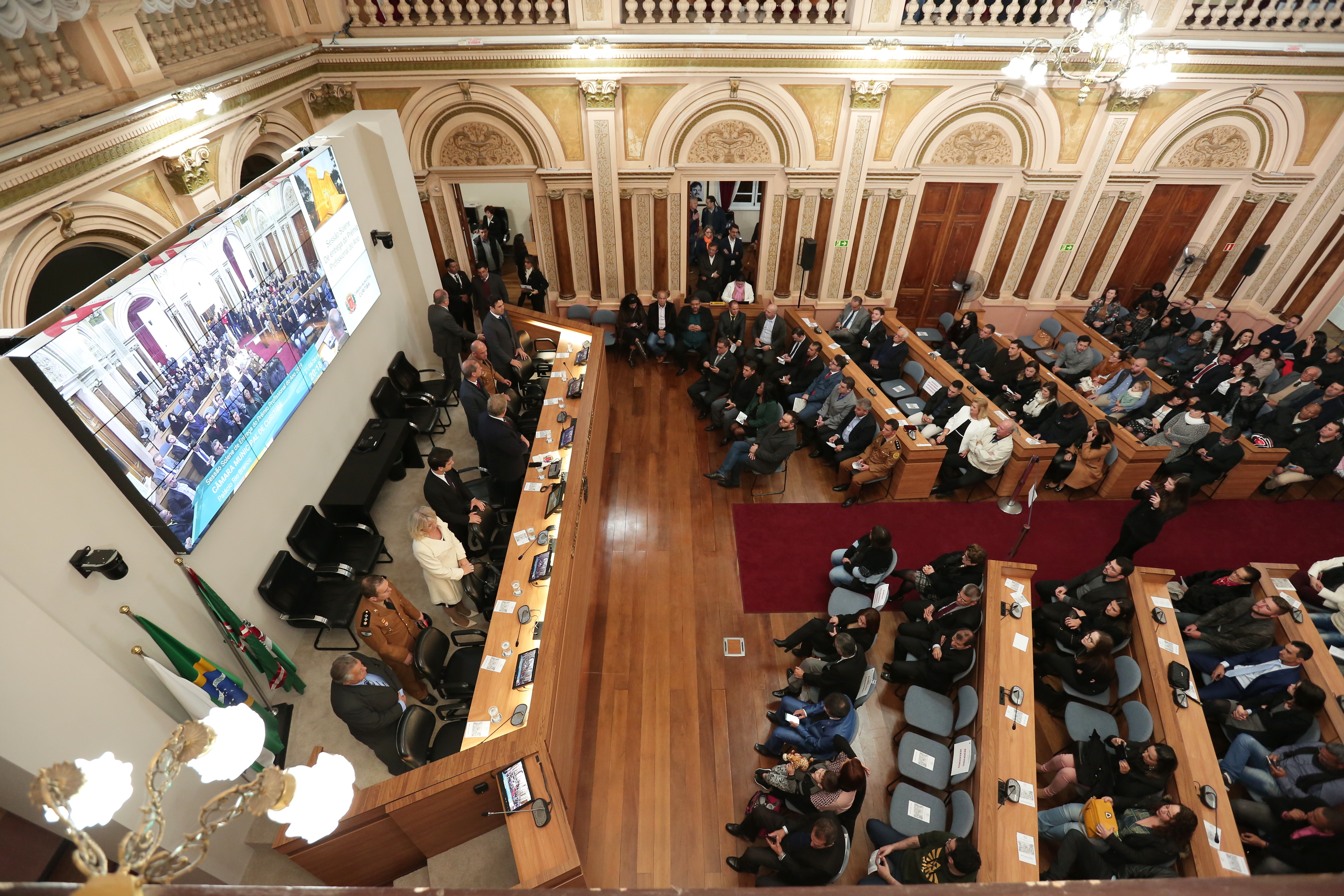 Solenidade na CMC homenageia Profissionais do Ano de Curitiba