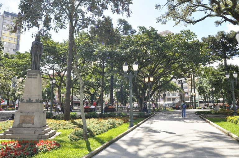 Solicitado reforço da Guarda Municipal na Praça Tiradentes 