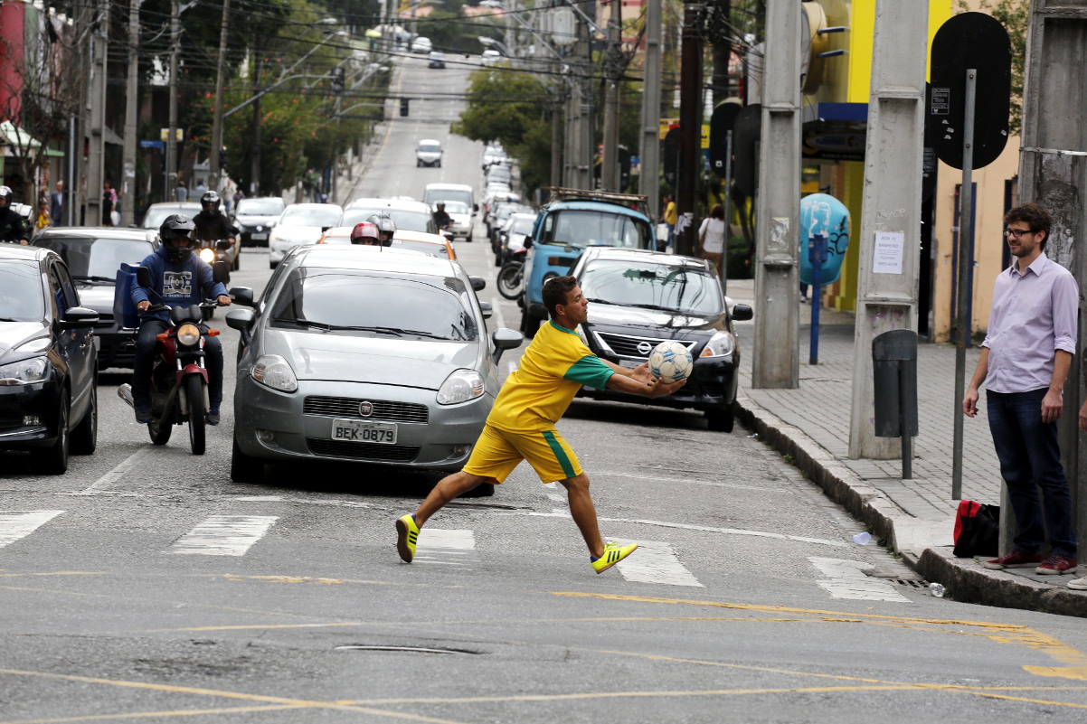 Substitutivo geral regulamenta apresentação de artistas de rua