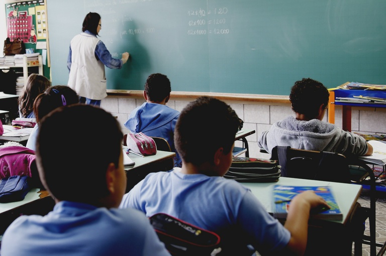 Sugerido que escolas municipais celebrem Dia das Mães e dos Pais