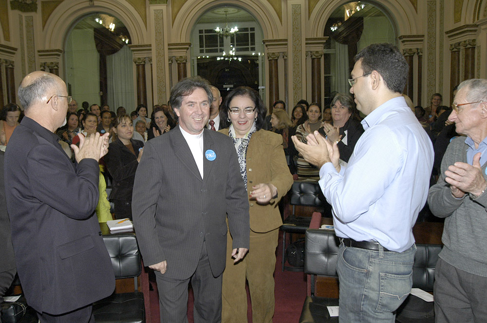 Superintendente de asilo recebe cidadania 