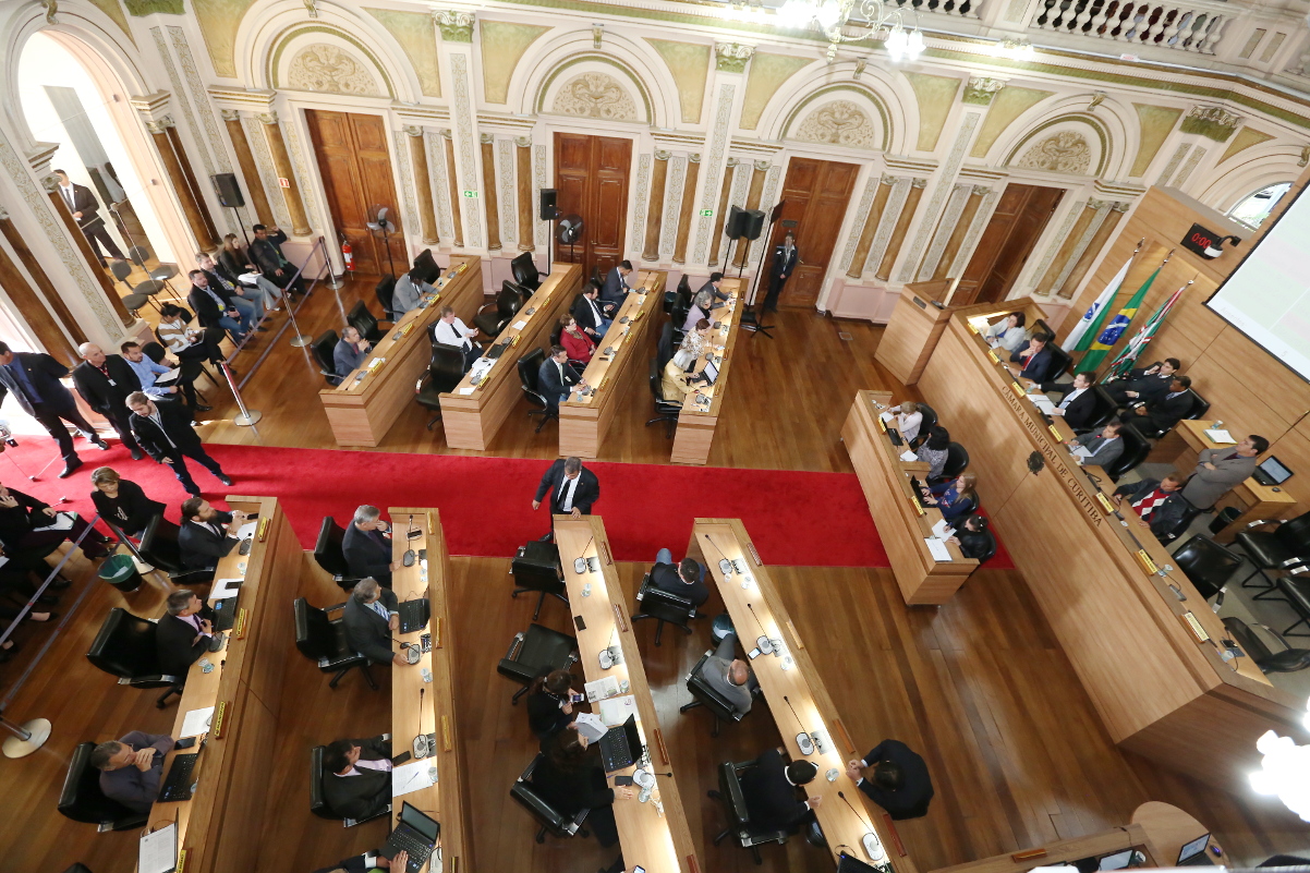 Taxa de lixo poderá ser cobrada com luz ou água