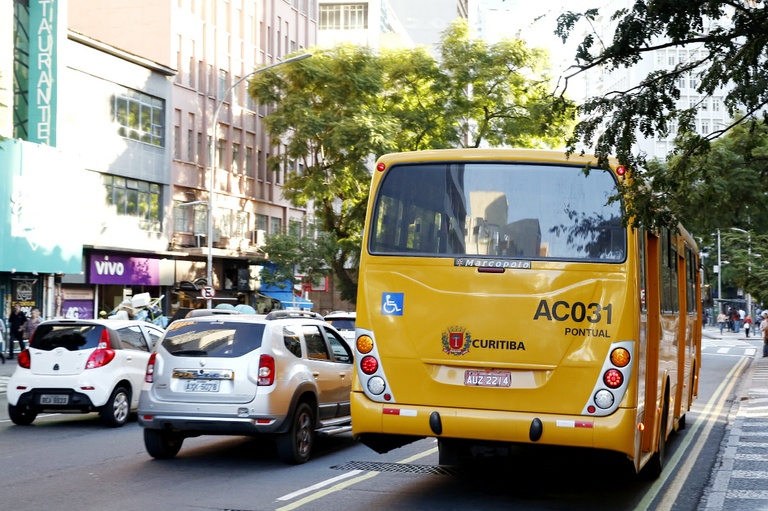 Táxis e vans escolares podem ter brasão de Curitiba