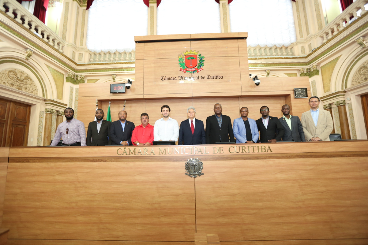 Técnicos do Ministério da Administração de Angola visitam a Câmara 
