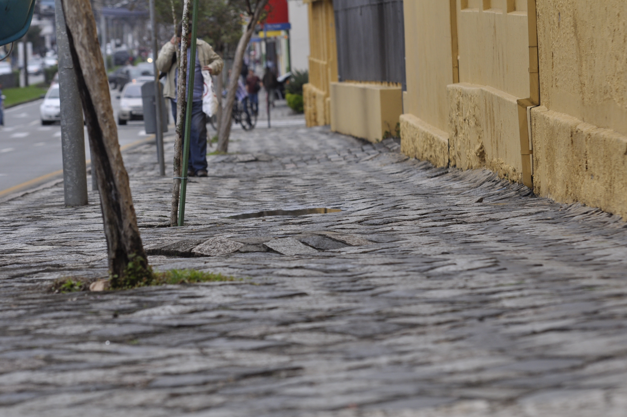 Tramita na CMC projeto que fixa prazo para conserto de calçadas danificadas