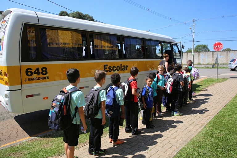 Transporte escolar poderá usar faixas exclusivas de ônibus