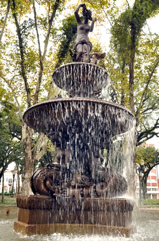 Três momentos na história da Praça Eufrásio Correia