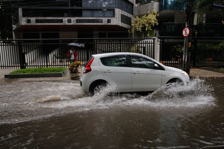 Tribuna Livre: enchentes em Curitiba é o tema dessa semana