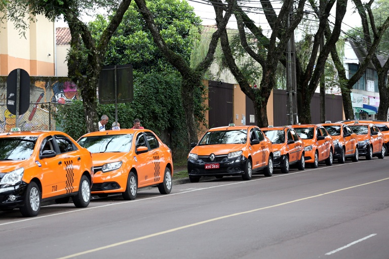 Urbs poderá emitir licença para taxistas com duração de dois anos