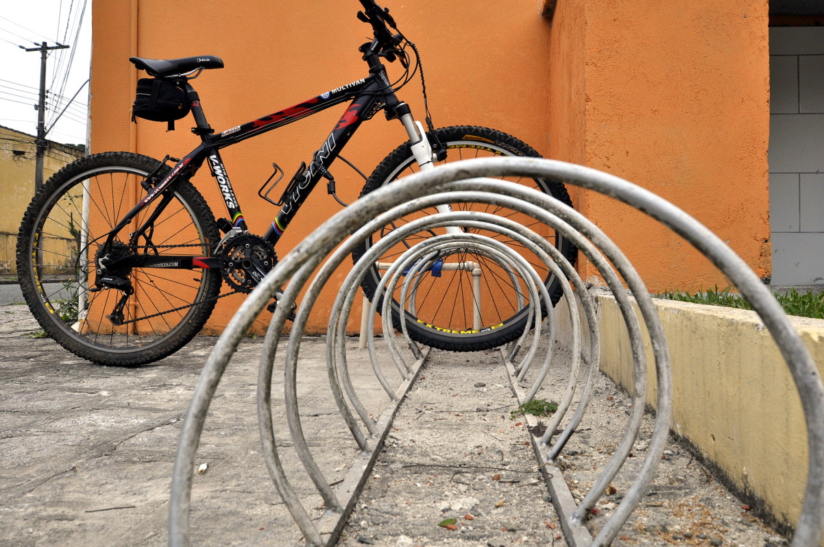 Valdemir Soares quer implantação de bicicletários nas calçadas 