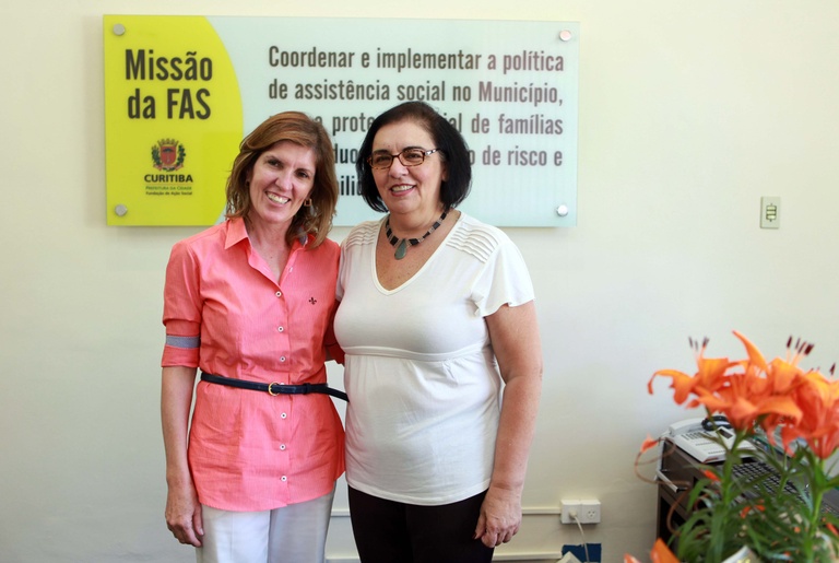 Vereadora discute projetos com a presidente da FAS 