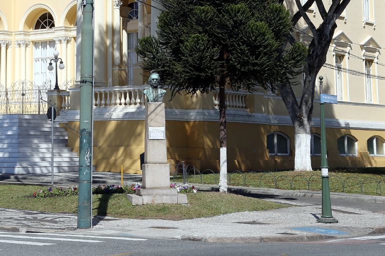 Vereadores aprovam adoção de monumentos públicos