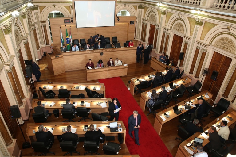 Vereadores aprovam contas de 2006 da Prefeitura de Curitiba