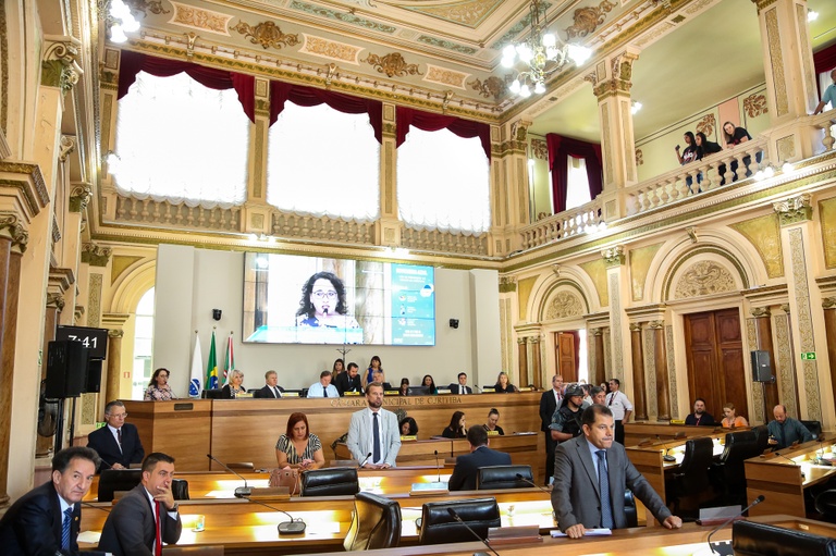 Vereadores aprovam limite à liberação sindical em Curitiba