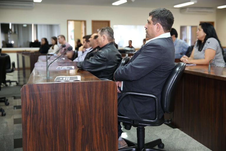 Vereadores de 11 municípios visitam a Câmara de Curitiba