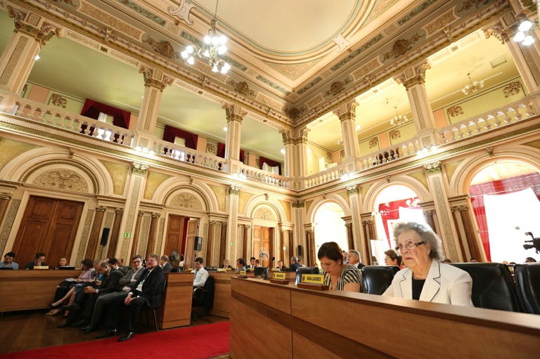 Vereadores de Curitiba aprovam mais mudanças no ISS