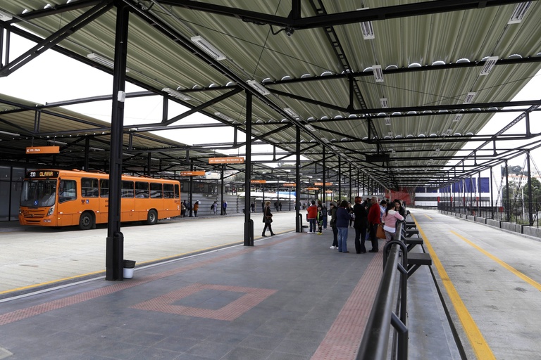 Vereadores de Curitiba pedem salas de descanso para motoristas de ônibus