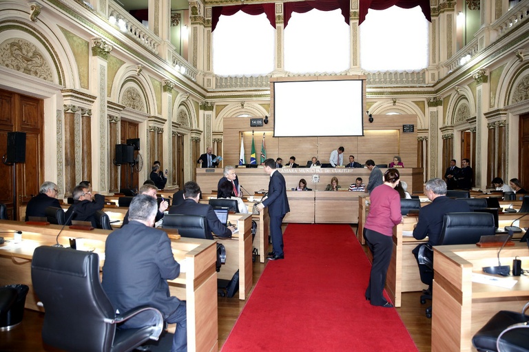 Vereadores debatem coalizão política do governo