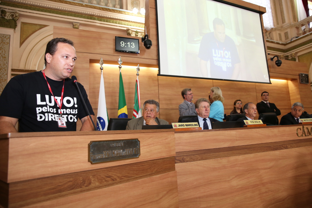 Vereadores e servidores debatem implantação do ponto biométrico