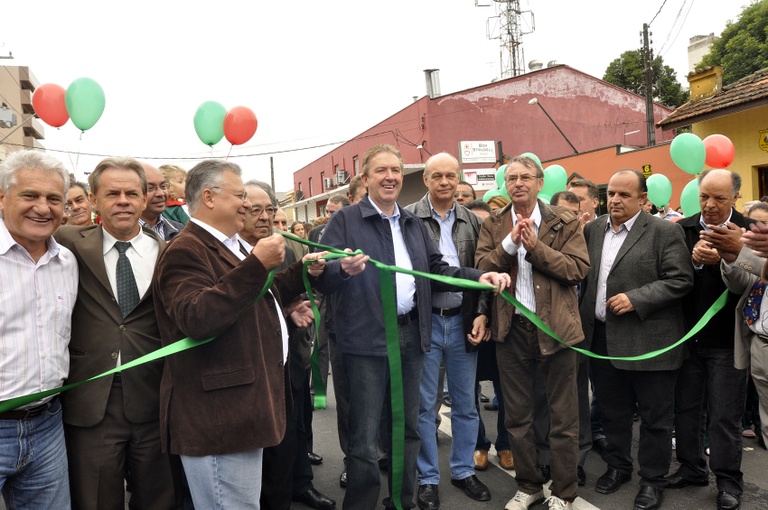 Vereadores participam de inauguração de binário 