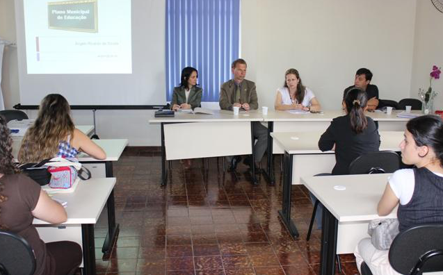 Vereadores participam do Fórum Municipal da Educação 