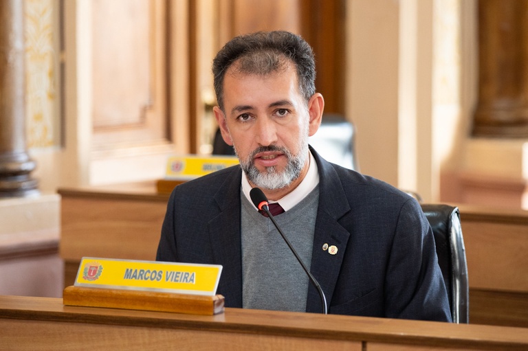 Vice-diretor e inspetor: Câmara pede cargos nos Cmeis de Curitiba