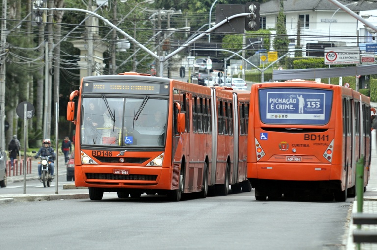 Vereadores pedem melhorias no transporte coletivo  