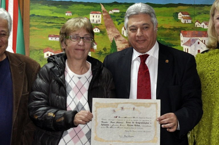 Vereadores prestam homenagem póstuma a Teresa Urban 