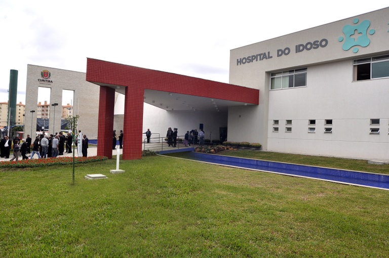 Vereadores prestigiam inauguração do Hospital do Idoso 