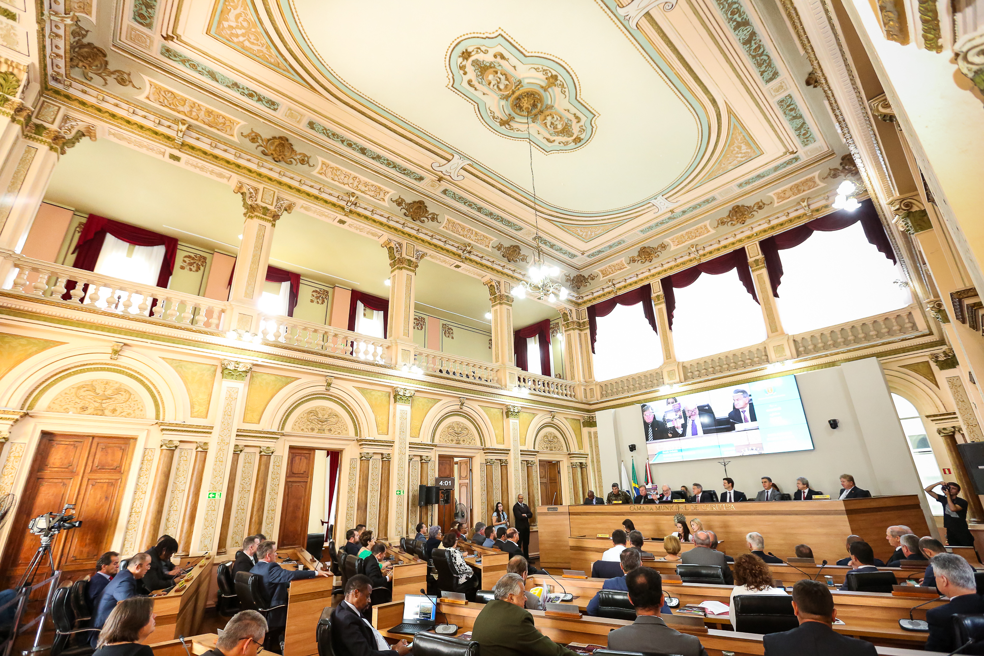 Vereadores questionam de merenda escolar à implantação de binário