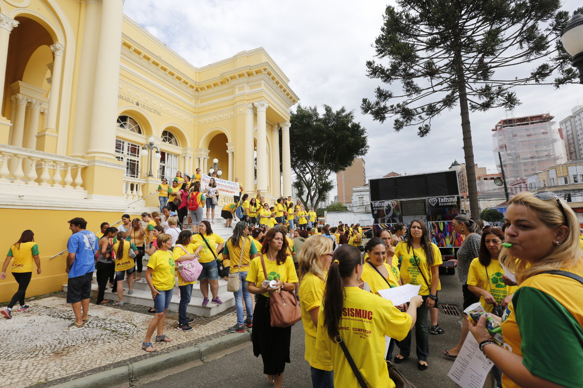 Veto que questiona o abono de faltas a professores vai a plenário