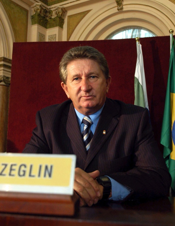 Zeglin faz indagações à administração municipal 