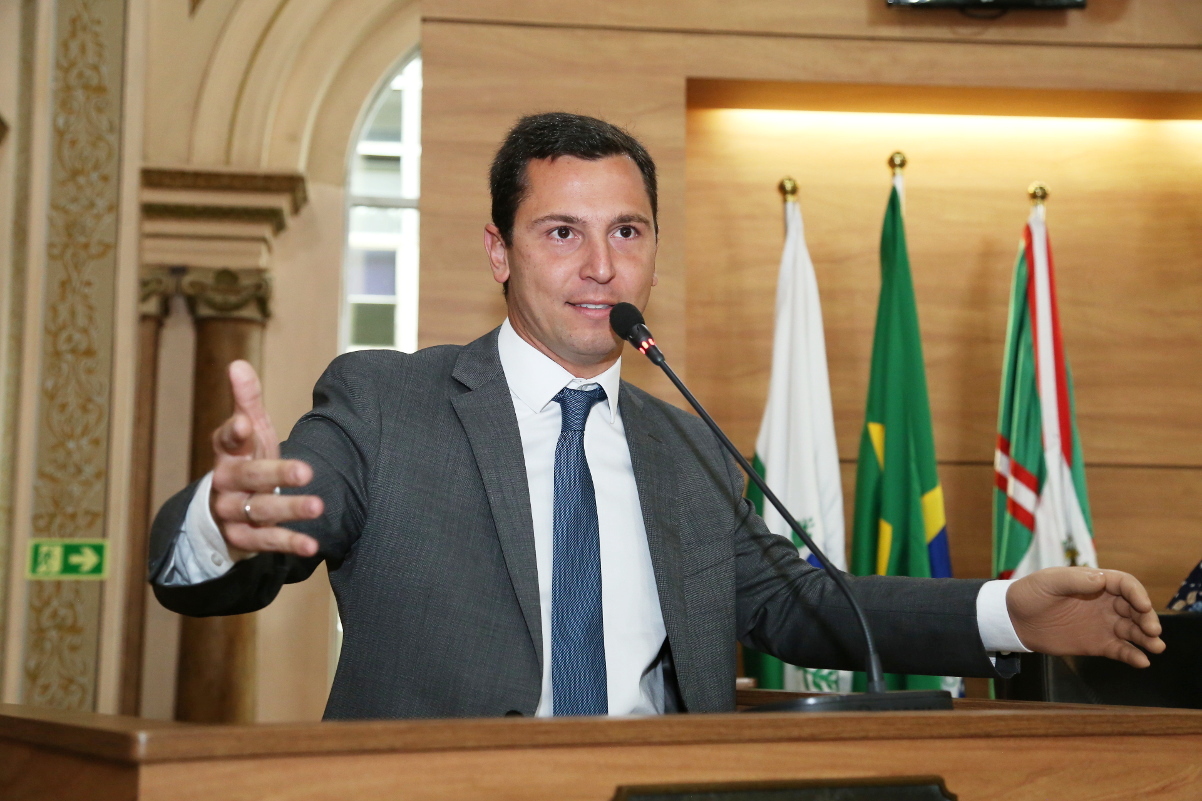 Câmara de Curitiba desvincula a taxa de lixo do IPTU